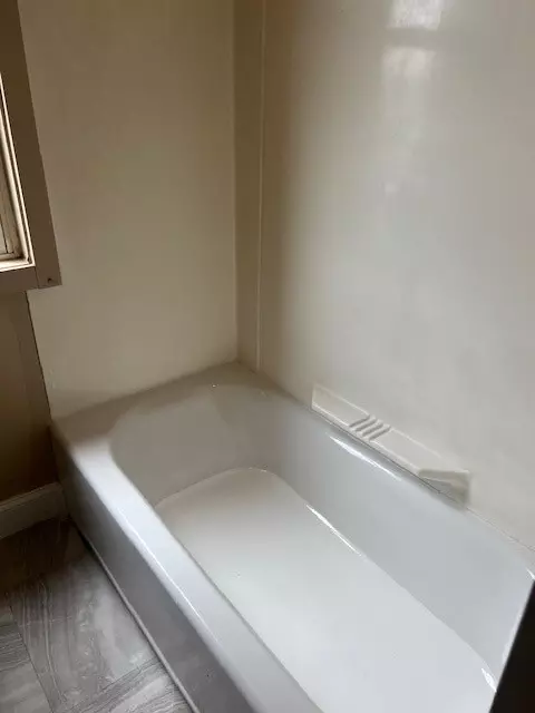 Bath - 346 Carrington Ave, Woonsocket, RI 02895 photo 5 of 5