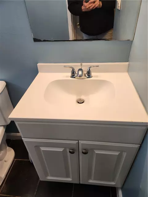 Bath - 346 Carrington Ave, Woonsocket, RI 02895 photo 4 of 5