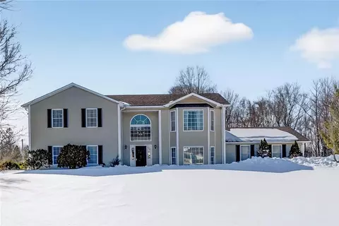 4 Nicole Ln, Johnston, RI 02919