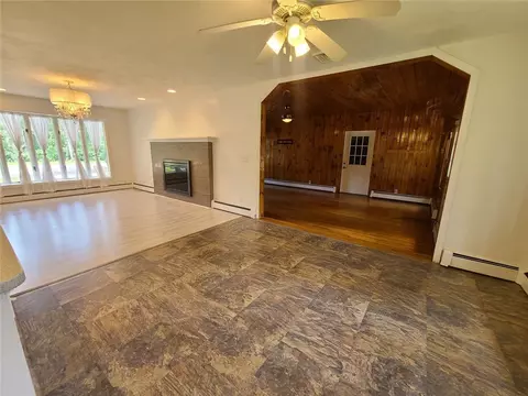 Living - 426 S County Trl, Exeter, RI 02822 photo 3 of 8