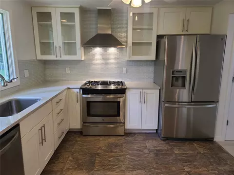 Kitchen - 426 S County Trl, Exeter, RI 02822 photo 1 of 4