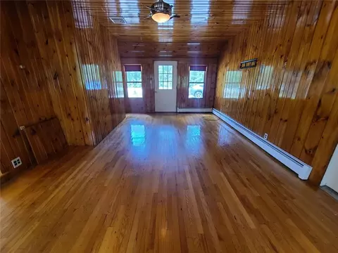 Living - 426 S County Trl, Exeter, RI 02822 photo 6 of 8
