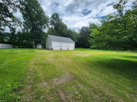 Exterior - 426 S County Trl, Exeter, RI 02822 photo 3 of 4