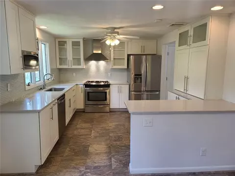 Kitchen - 426 S County Trl, Exeter, RI 02822 photo 3 of 4
