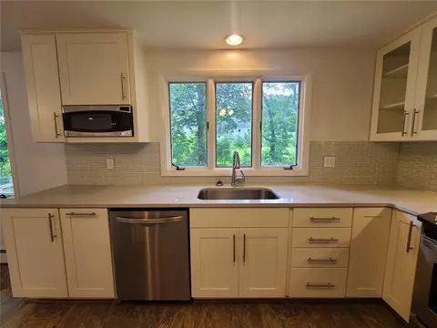 Kitchen - 426 S County Trl, Exeter, RI 02822 photo 2 of 4