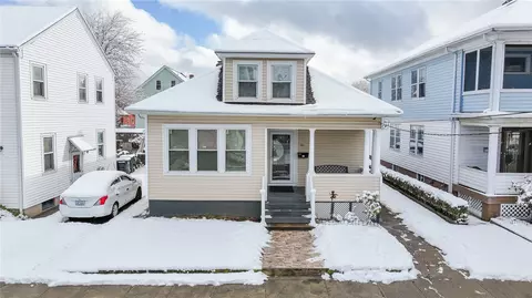30 Edgemere Ave, Providence, RI 02909