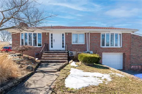 928 Admiral St, Providence, RI 02904