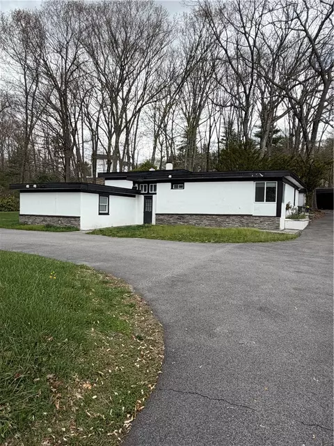35 Fenwood Ave, Smithfield, RI 02917