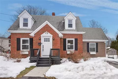 23 Livingston Pl, Middletown, RI 02842