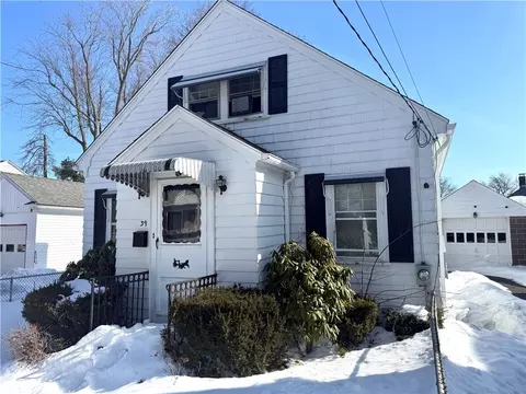 39 Hillview Ave, Providence, RI 02908