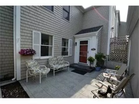 417 North Ln, Bristol, RI 02809