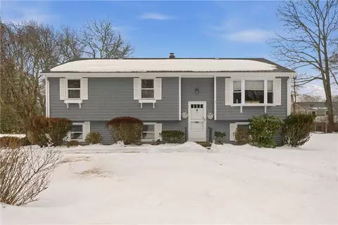 54 Othmar St, Narragansett, RI 02882