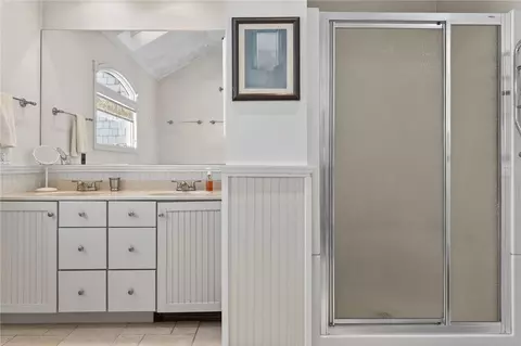 Bath - 19 Wicklow Rd, Westerly, RI 02891 photo 4 of 7