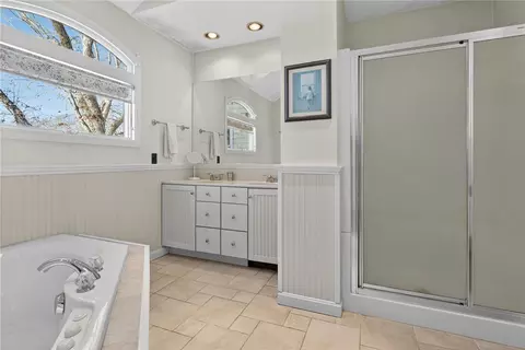 Bath - 19 Wicklow Rd, Westerly, RI 02891 photo 5 of 7