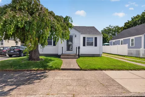 122 Dewey Ave, Pawtucket, RI 02861