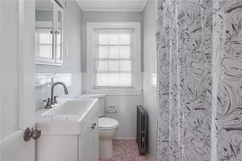 Bath - 18 Sevilla Ave, Warwick, RI 02889 photo 1 of 1