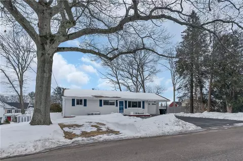 22 Rawlinson Dr, Coventry, RI 02816