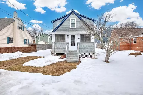 47 St James Rd, Narragansett, RI 02882