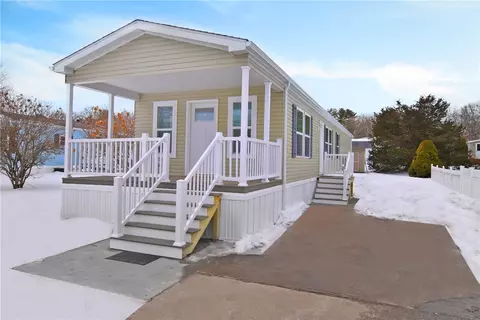 18 Comfort Ln, South Kingstown, RI 02879