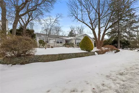 214 Meshanticut Valley Pkwy, Cranston, RI 02920