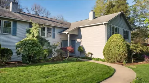 11 Elm Dr, North Kingstown, RI 02852
