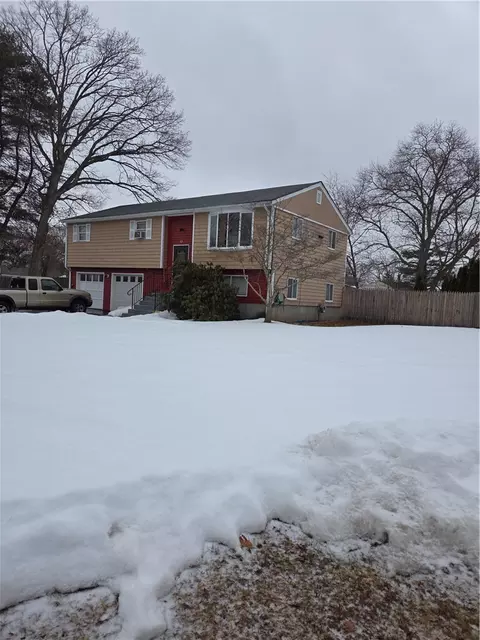 32 Longfellow Dr, Coventry, RI 02816 photo 2