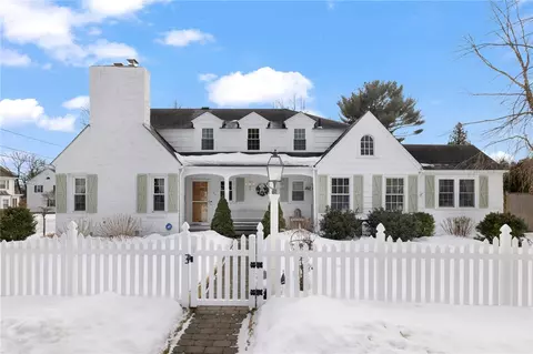 34 N Country Club Dr, Warwick, RI 02888