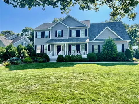 147 Brigade Dr, Saunderstown, RI 02874
