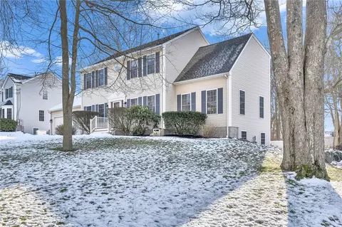 30 Crest Ave, Narragansett, RI 02882