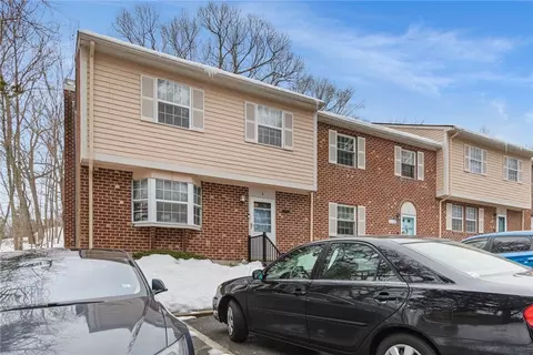 6 Governors Hl #6, West Warwick, RI 02893