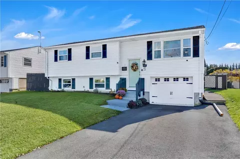 106 Stella Dr, North Providence, RI 02911