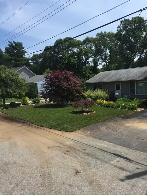 146 Edmond Dr, Warwick, RI 02886