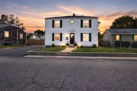 386 Mendon Ave, Pawtucket, RI 02861