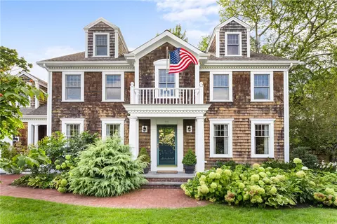 71 Alfred Drown Rd, Barrington, RI 02806