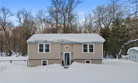 555 Mail Rd, Exeter, RI 02822