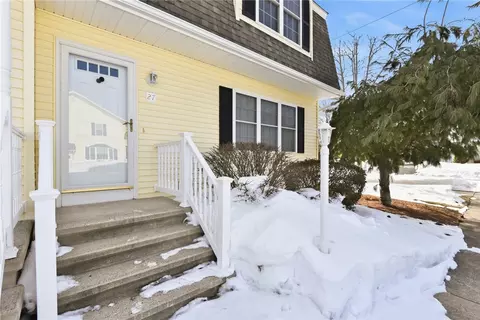 27 Hyde Ave, Pawtucket, RI 02861
