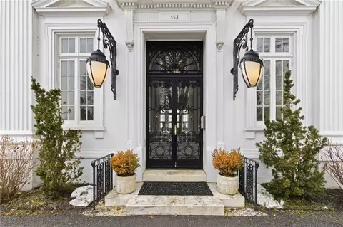 553 Bellevue Ave #6, Newport, RI 02840