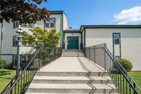 3524 W Shore Rd Building C-704 Rd #C-704, Warwick, RI 02886