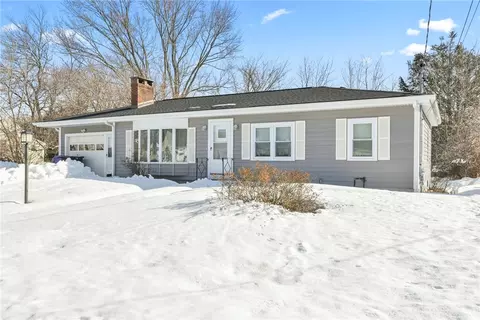 14 Winthrop St, Riverside, RI 02915