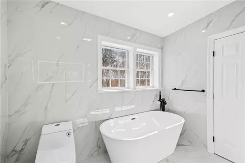 Bath - 7 Schilke Dr, Westerly, RI 02891 photo 2 of 6