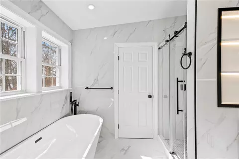 Bath - 7 Schilke Dr, Westerly, RI 02891 photo 3 of 6