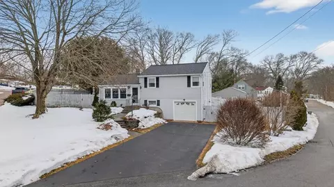 1 Pettine St, Coventry, RI 02816