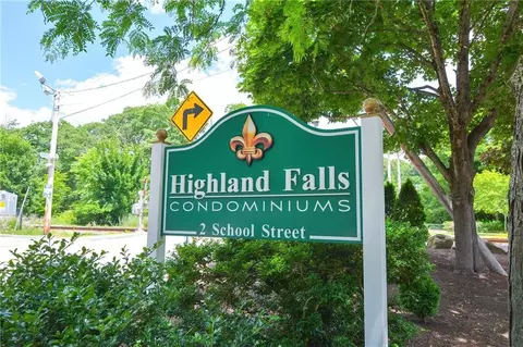 2 School St #223, Lincoln, RI 02865