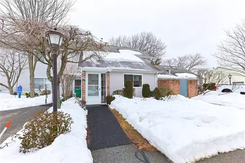 816 Williamsbug Cir #816, Warwick, RI 02886