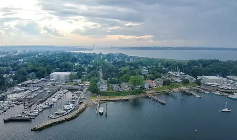 161 Narragansett Blvd, Portsmouth, RI 02871