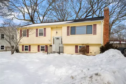 247 Asylum Rd, Warwick, RI 02886