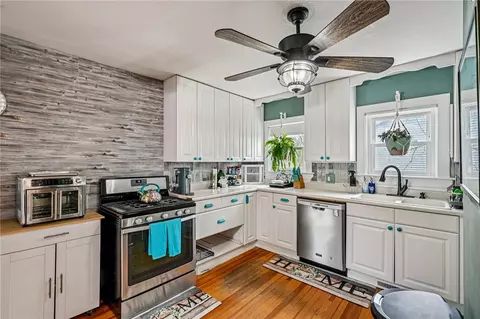 Kitchen - 26 Barton Ave, Warwick, RI 02889 photo 5 of 6
