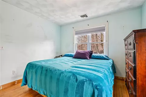 Bedroom - 26 Barton Ave, Warwick, RI 02889 photo 4 of 11