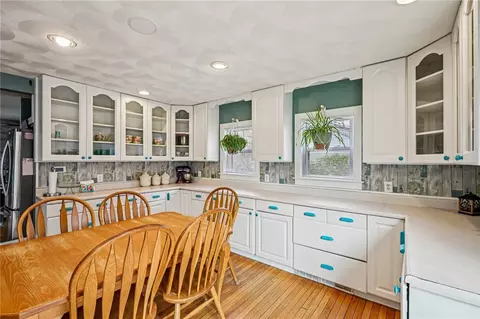 Kitchen - 26 Barton Ave, Warwick, RI 02889 photo 2 of 6
