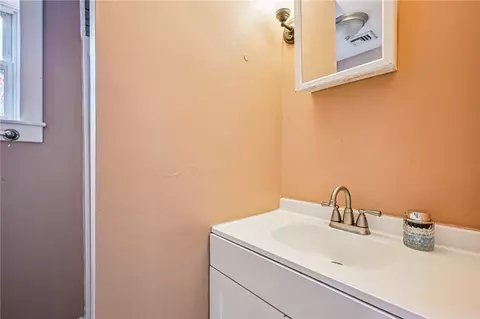 Bath - 26 Barton Ave, Warwick, RI 02889 photo 3 of 3